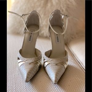 Beautiful cream leather animal print pumps